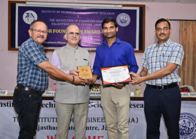 Dr. Vishal Singhal <br>Poornima College of Engineering Jaipur