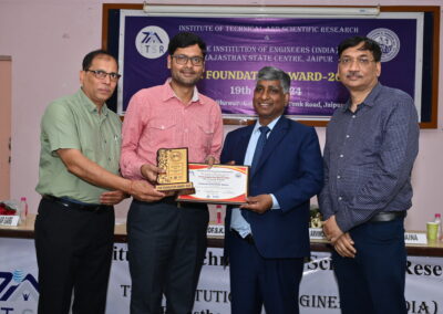 Dr. Giressh Kumar <br>Manipal University Jaipur